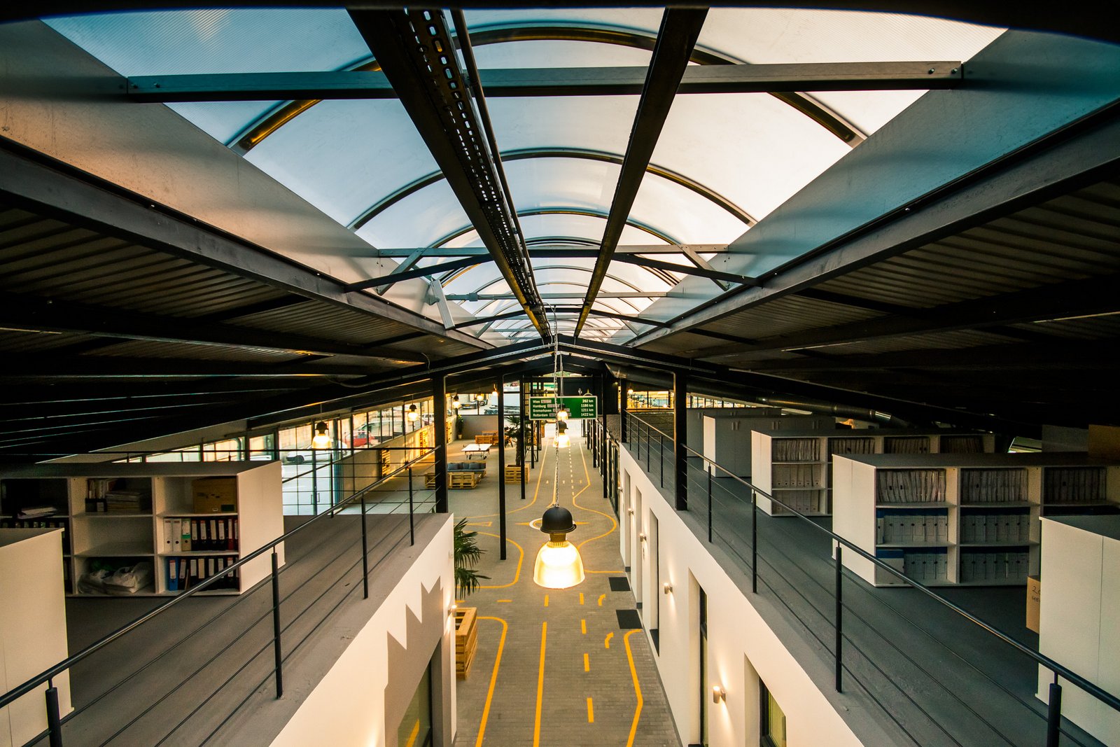 Csarnok tető - egyedi gépészet / Roof with energy-friendly machinery